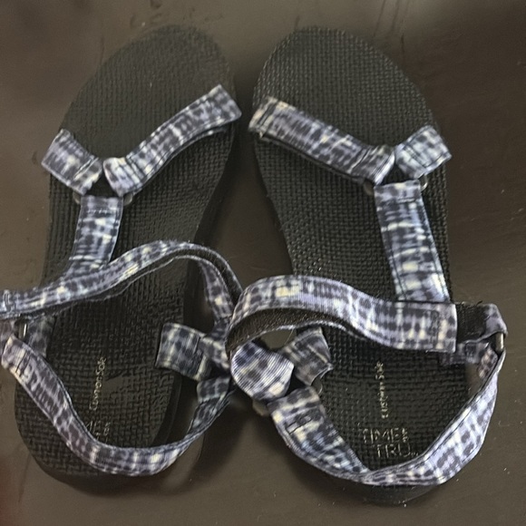 Time and true blue and white sandals​​​​​ - Picture 3 of 3